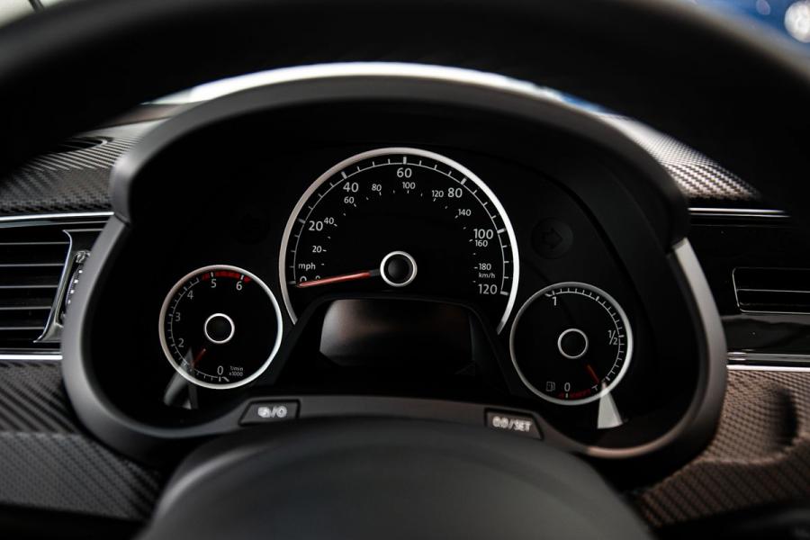 Панель приборов Volkswage XL1 2015 года  (фото 10 из 20)